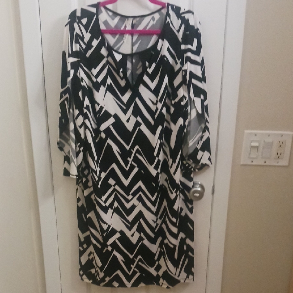 NY Collection Black and White Geometric Dress